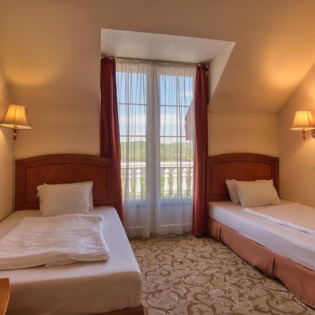 Hotel Bellevue Эстергом Экстерьер фото