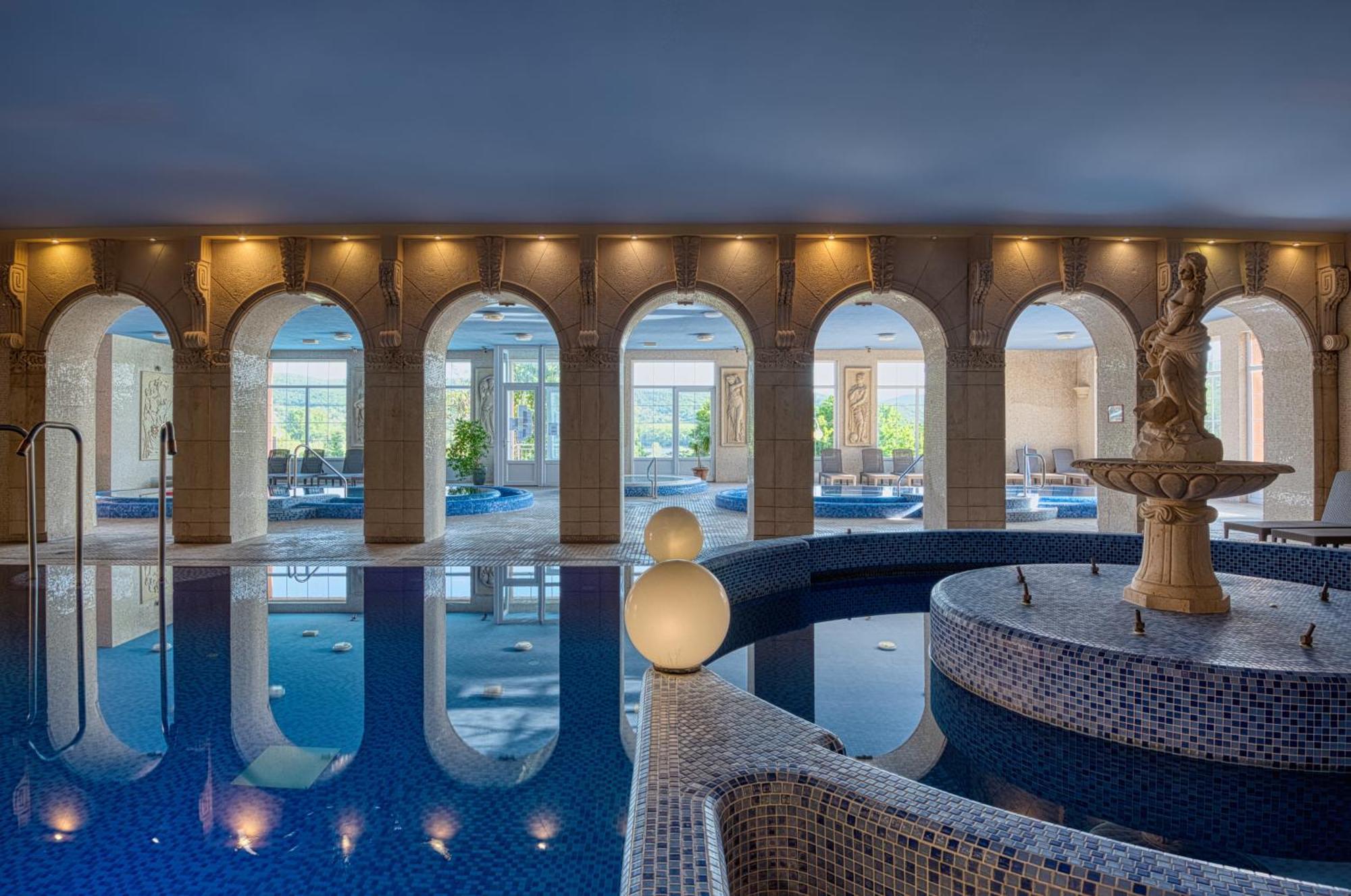 Hotel Bellevue Эстергом Экстерьер фото