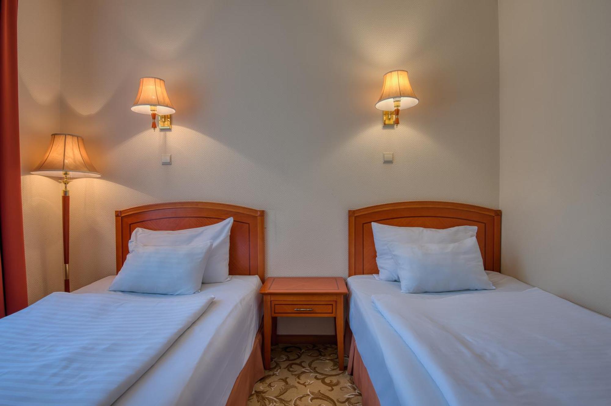 Hotel Bellevue Эстергом Номер фото