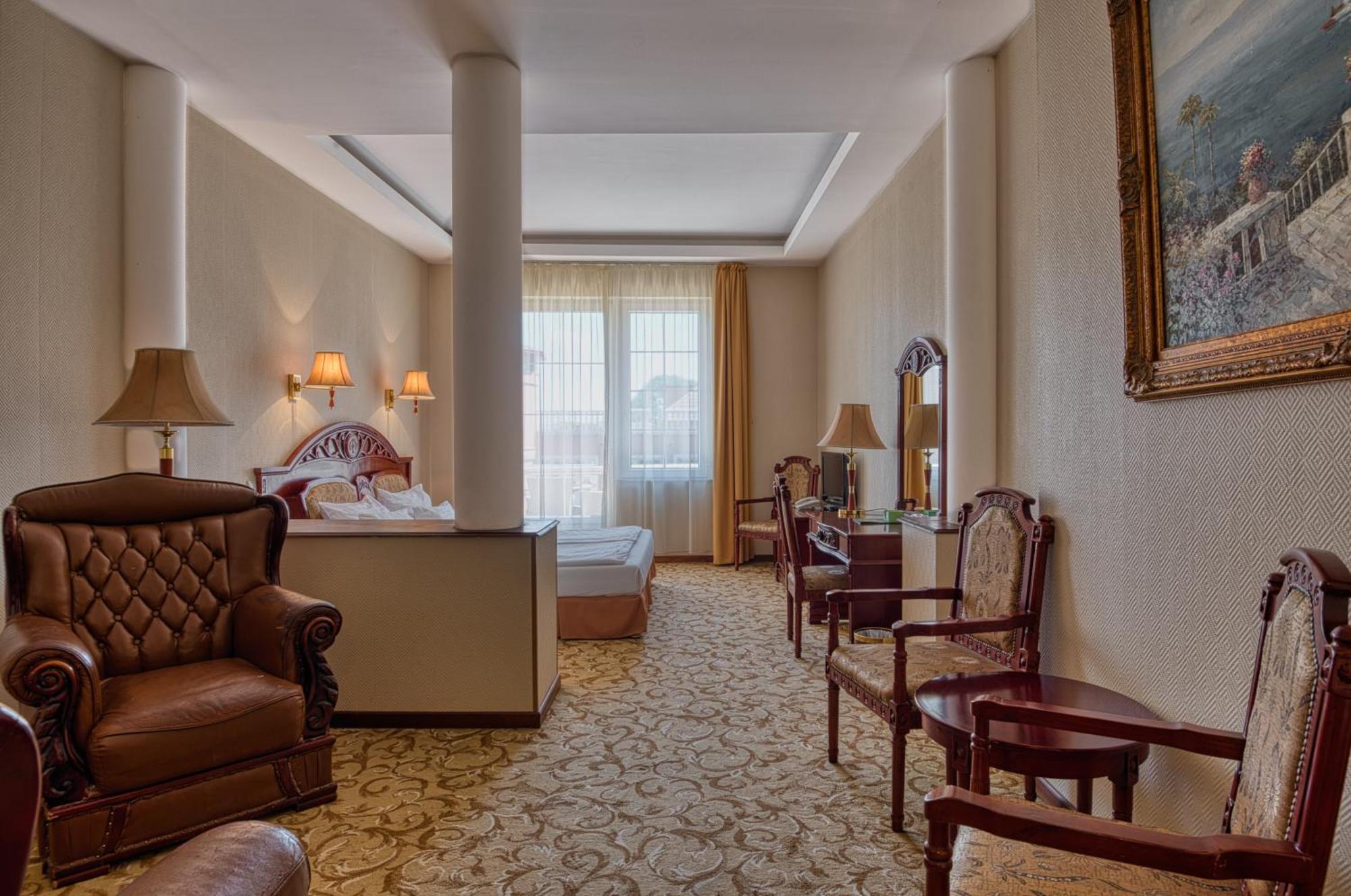 Hotel Bellevue Эстергом Экстерьер фото