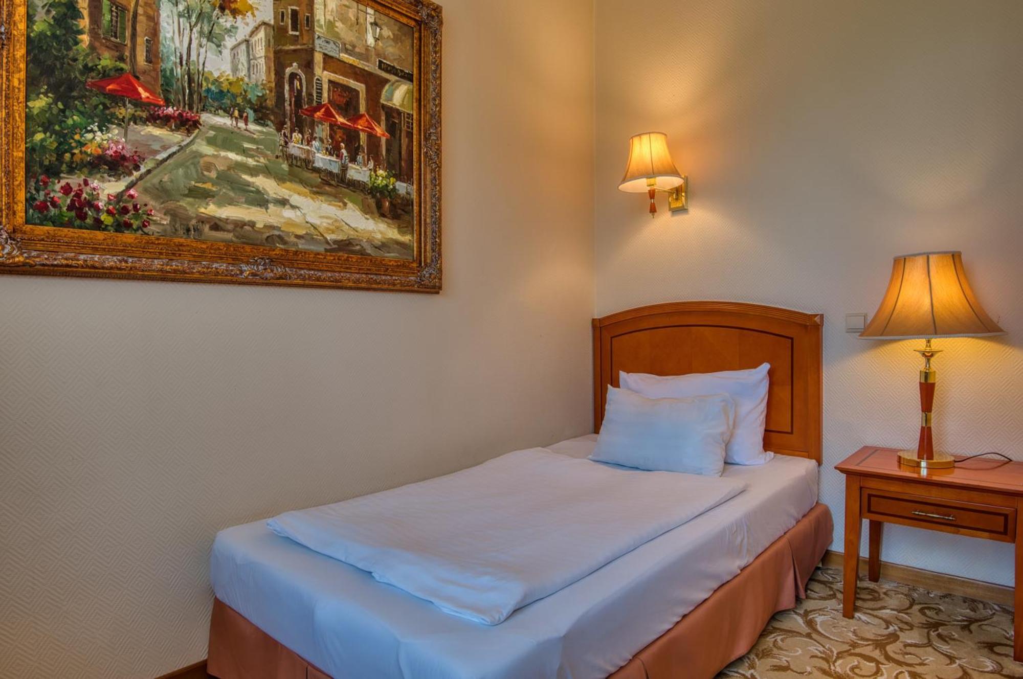 Hotel Bellevue Эстергом Номер фото