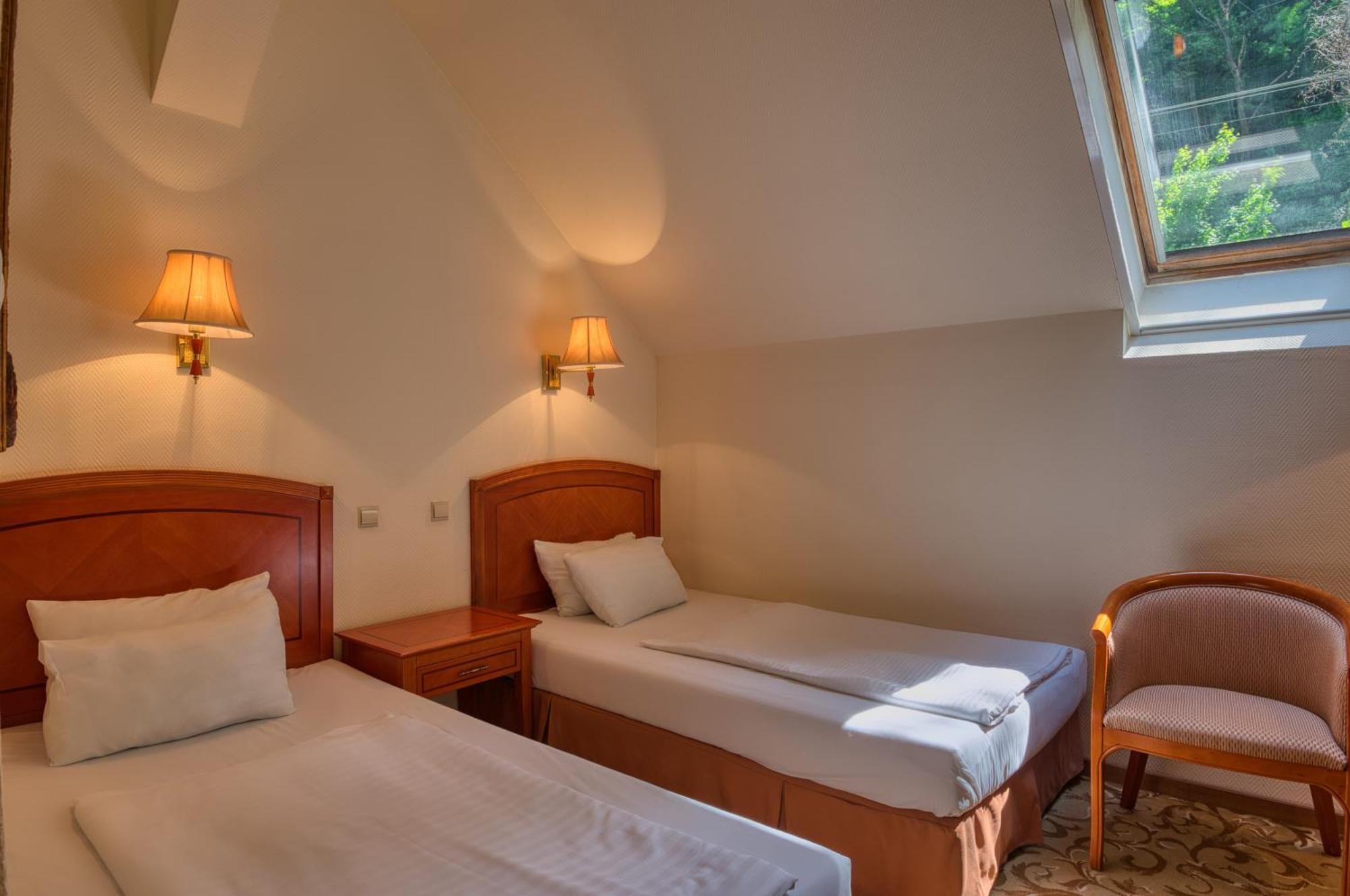 Hotel Bellevue Эстергом Номер фото