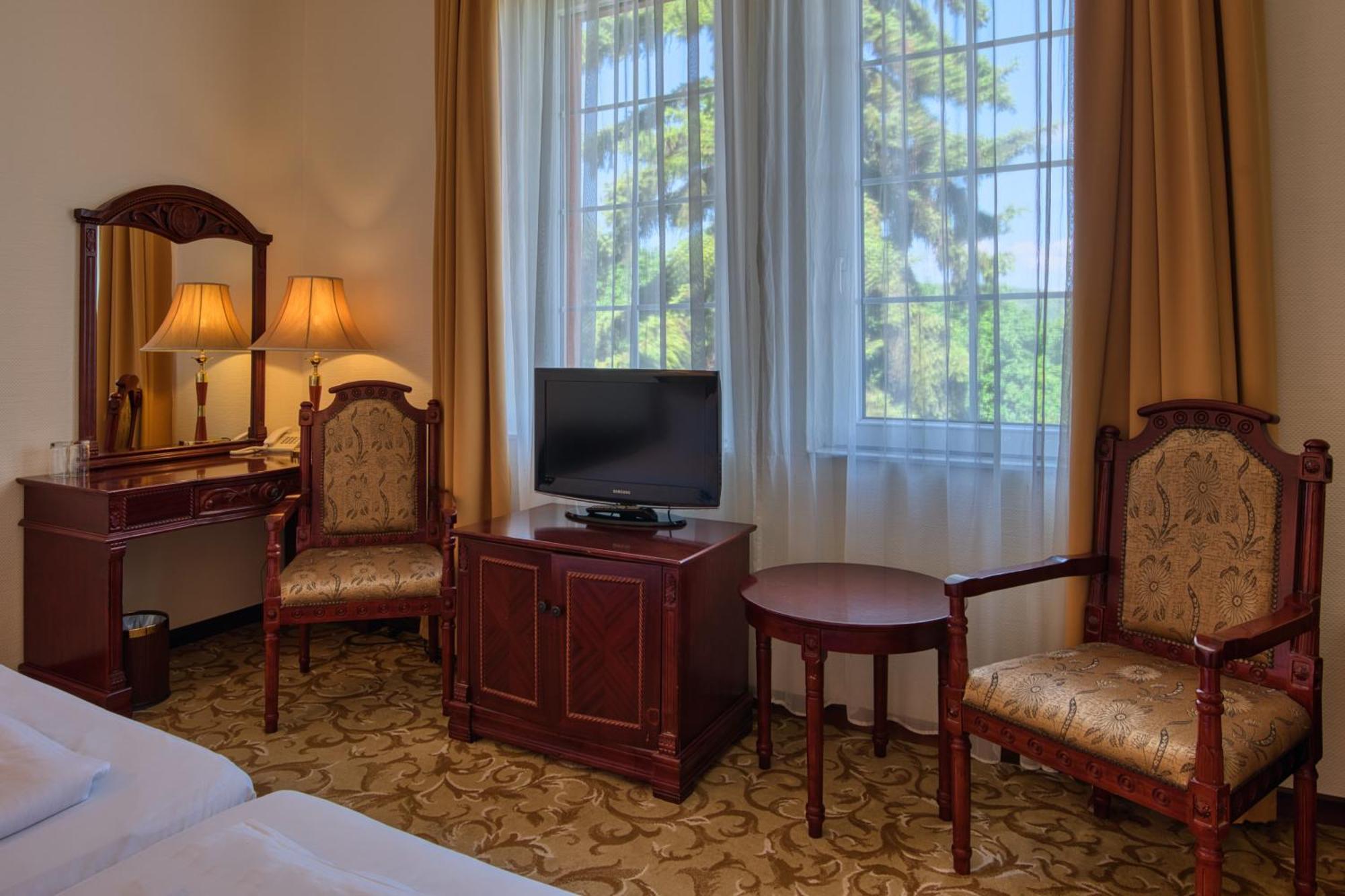 Hotel Bellevue Эстергом Экстерьер фото