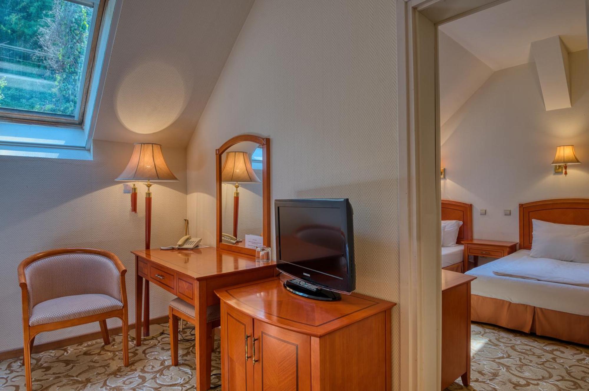 Hotel Bellevue Эстергом Номер фото