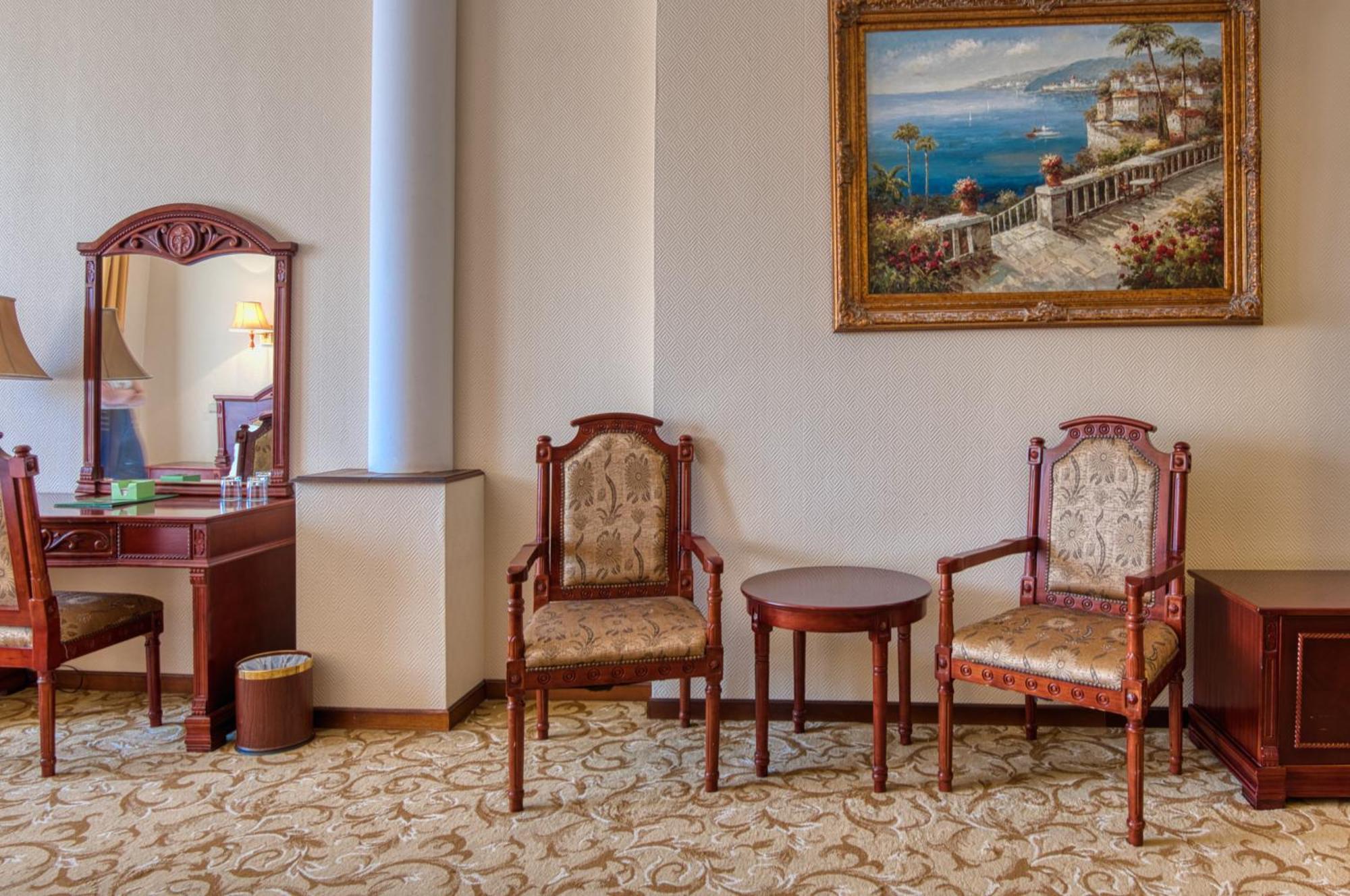 Hotel Bellevue Эстергом Экстерьер фото