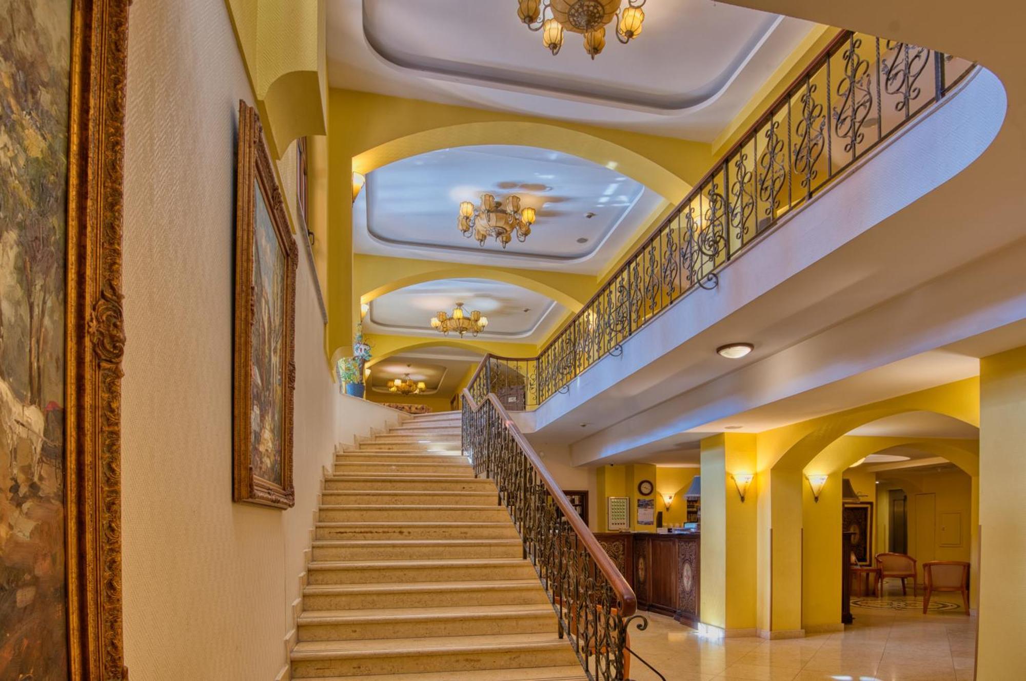 Hotel Bellevue Эстергом Экстерьер фото