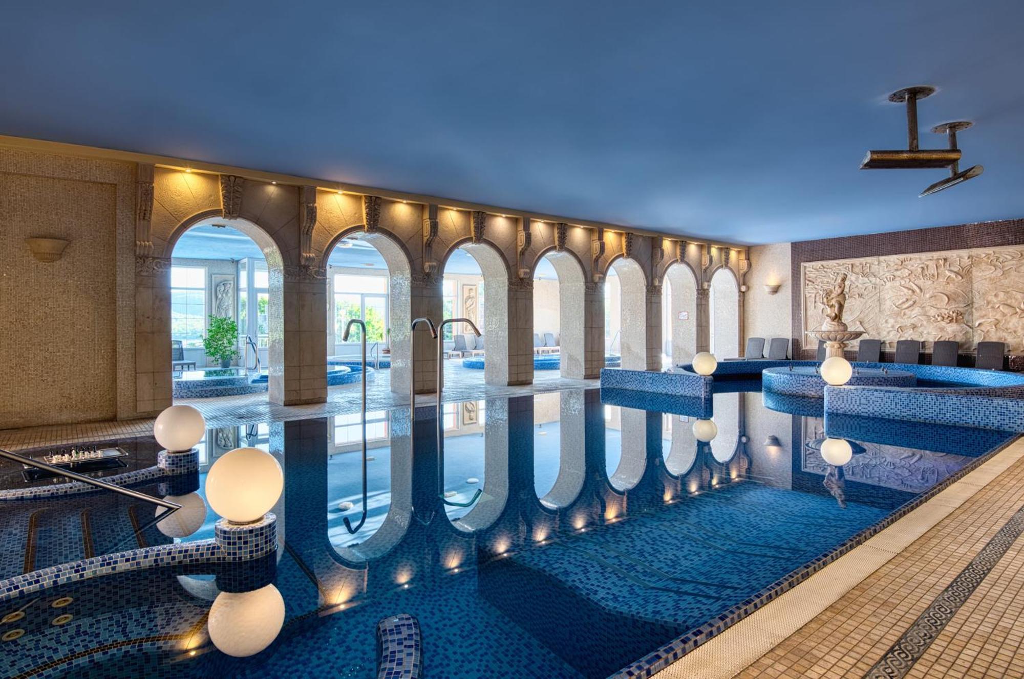 Hotel Bellevue Эстергом Экстерьер фото