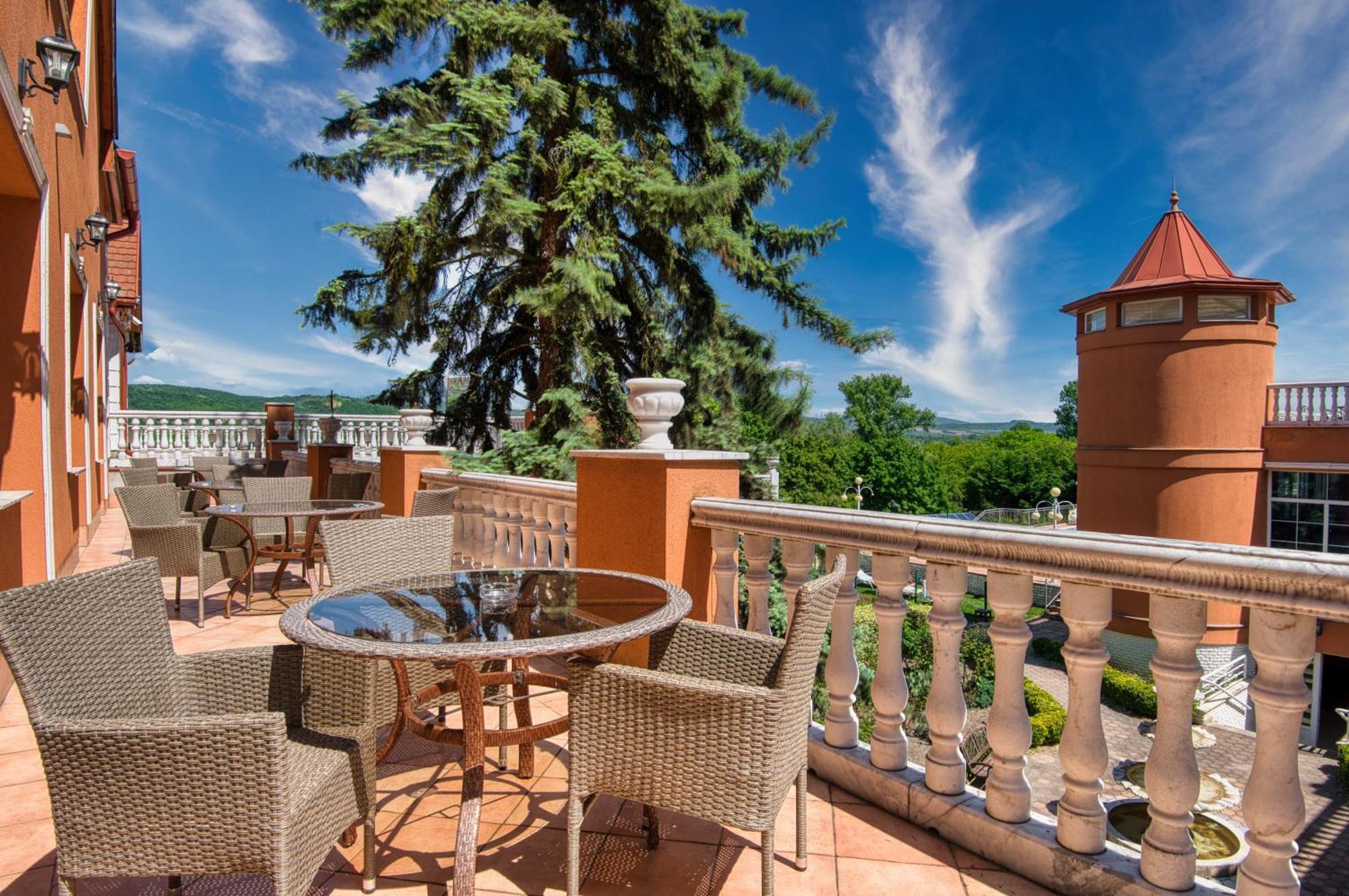 Hotel Bellevue Эстергом Экстерьер фото