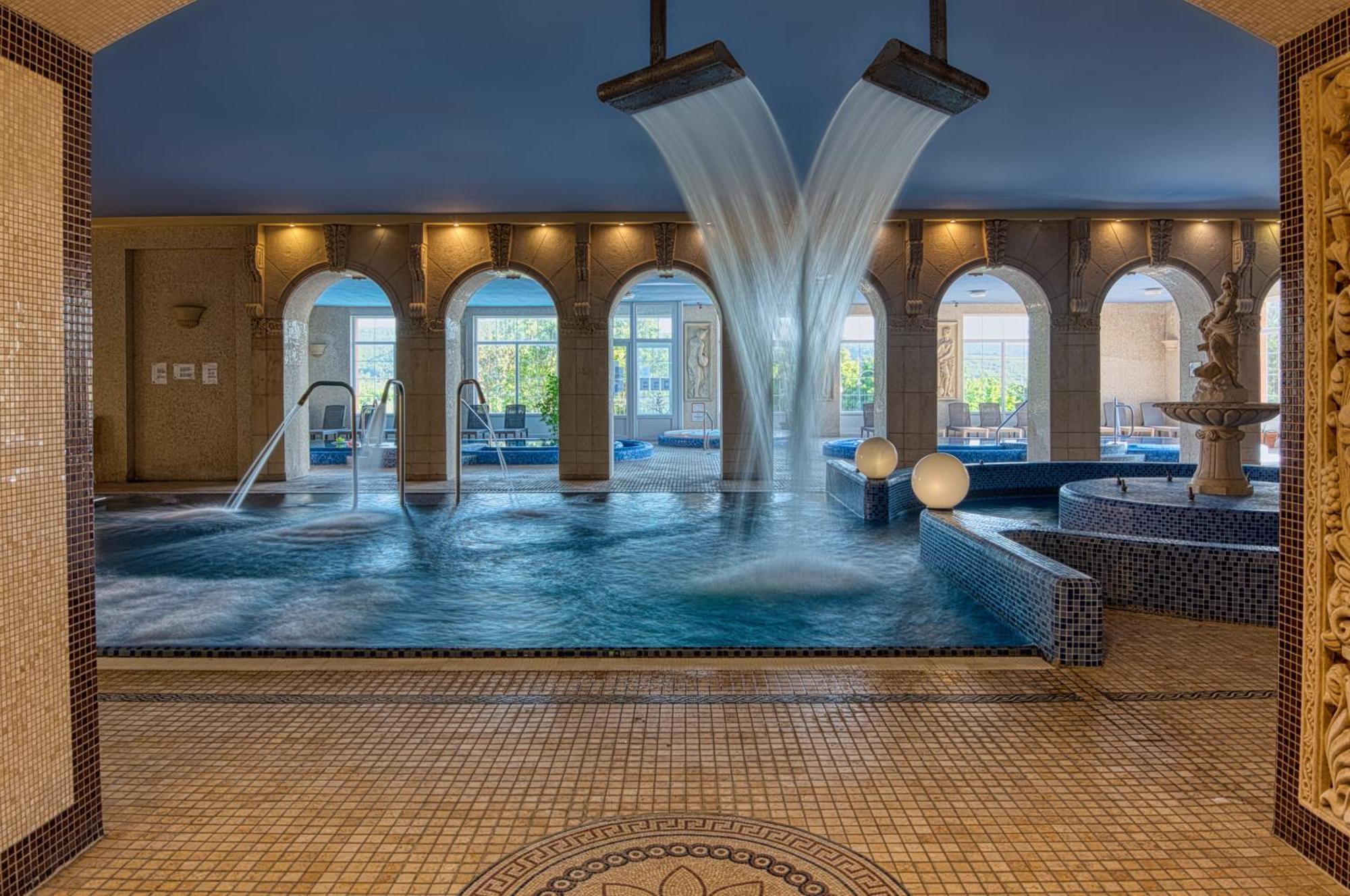 Hotel Bellevue Эстергом Экстерьер фото