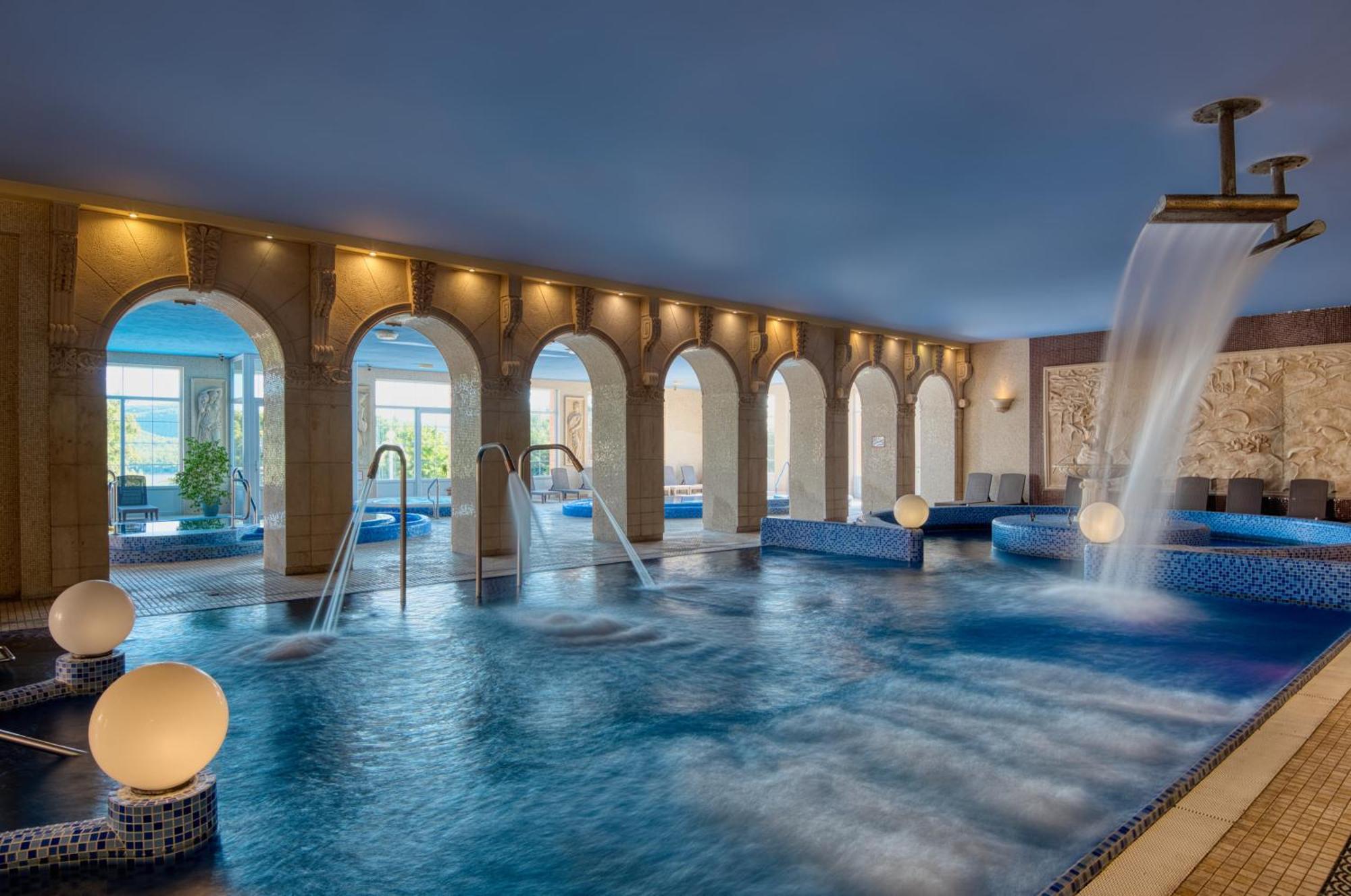 Hotel Bellevue Эстергом Экстерьер фото