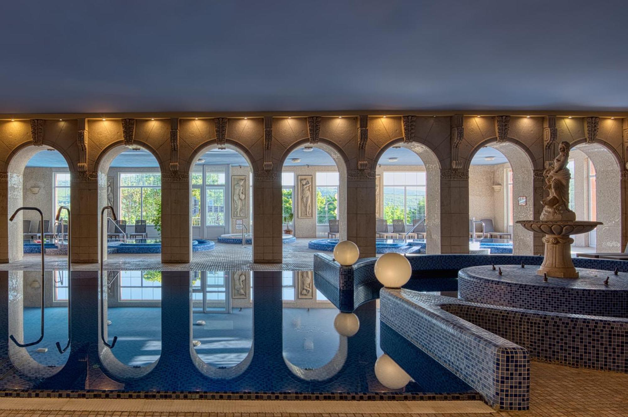 Hotel Bellevue Эстергом Экстерьер фото