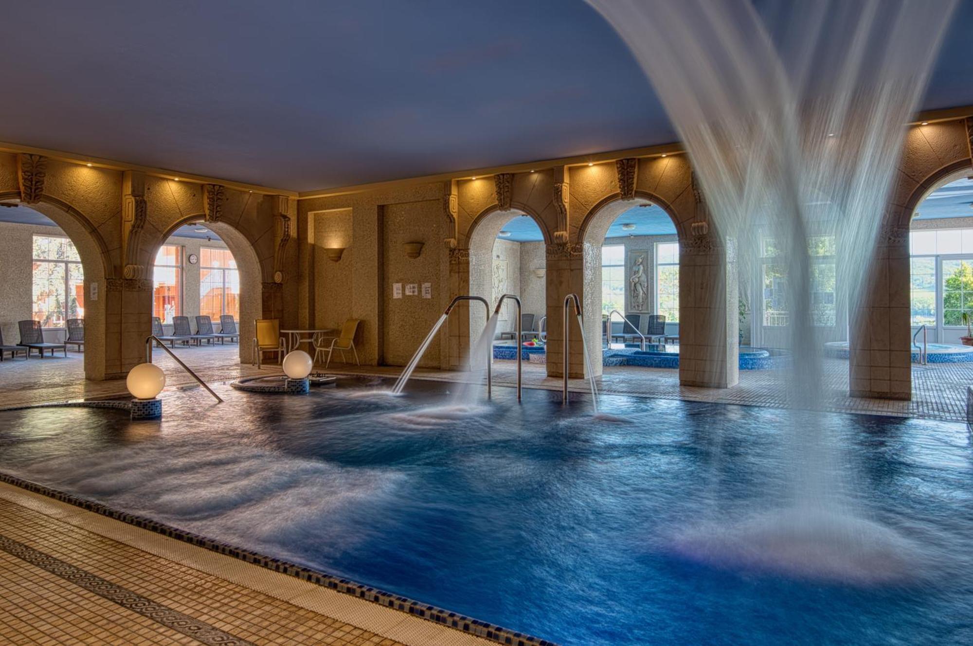 Hotel Bellevue Эстергом Экстерьер фото
